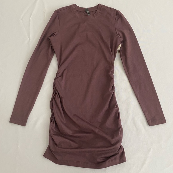 Vuori Dresses & Skirts - Vuori Women’s Halo Essential Dress SMALL Long Sleeve Elderberry Heather NWT
